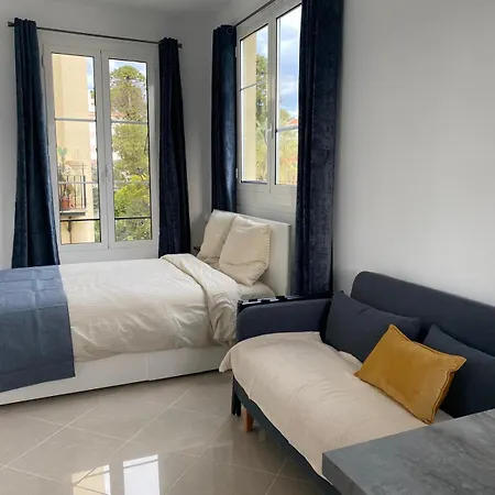 Beachside Art Deco - Direct Tram To Airport Apartment