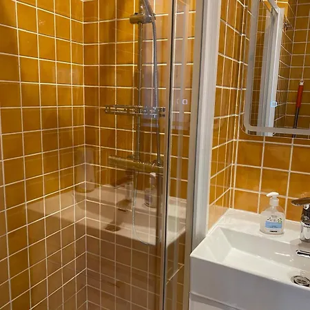 Beachside Art Deco - Direct Tram To Airport Apartment *