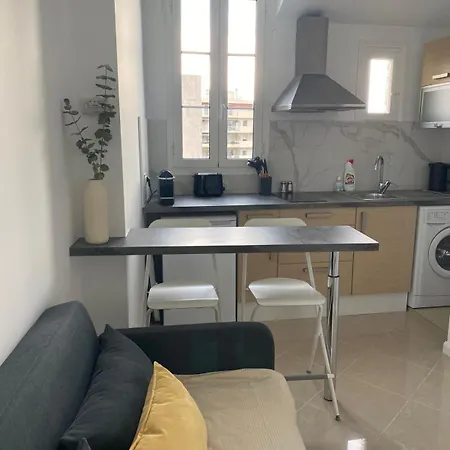 Beachside Art Deco - Direct Tram To Airport Διαμέρισμα *